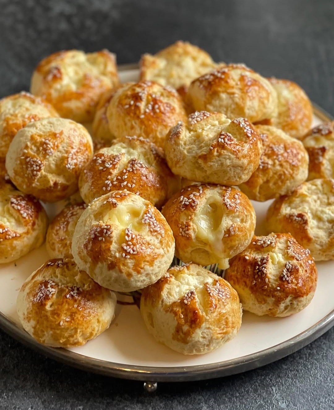 Misafire Özel Annemin Çay Demlenene Kadar Hazır Mayasız Yumuşacık Poğaça Tarifi - 3