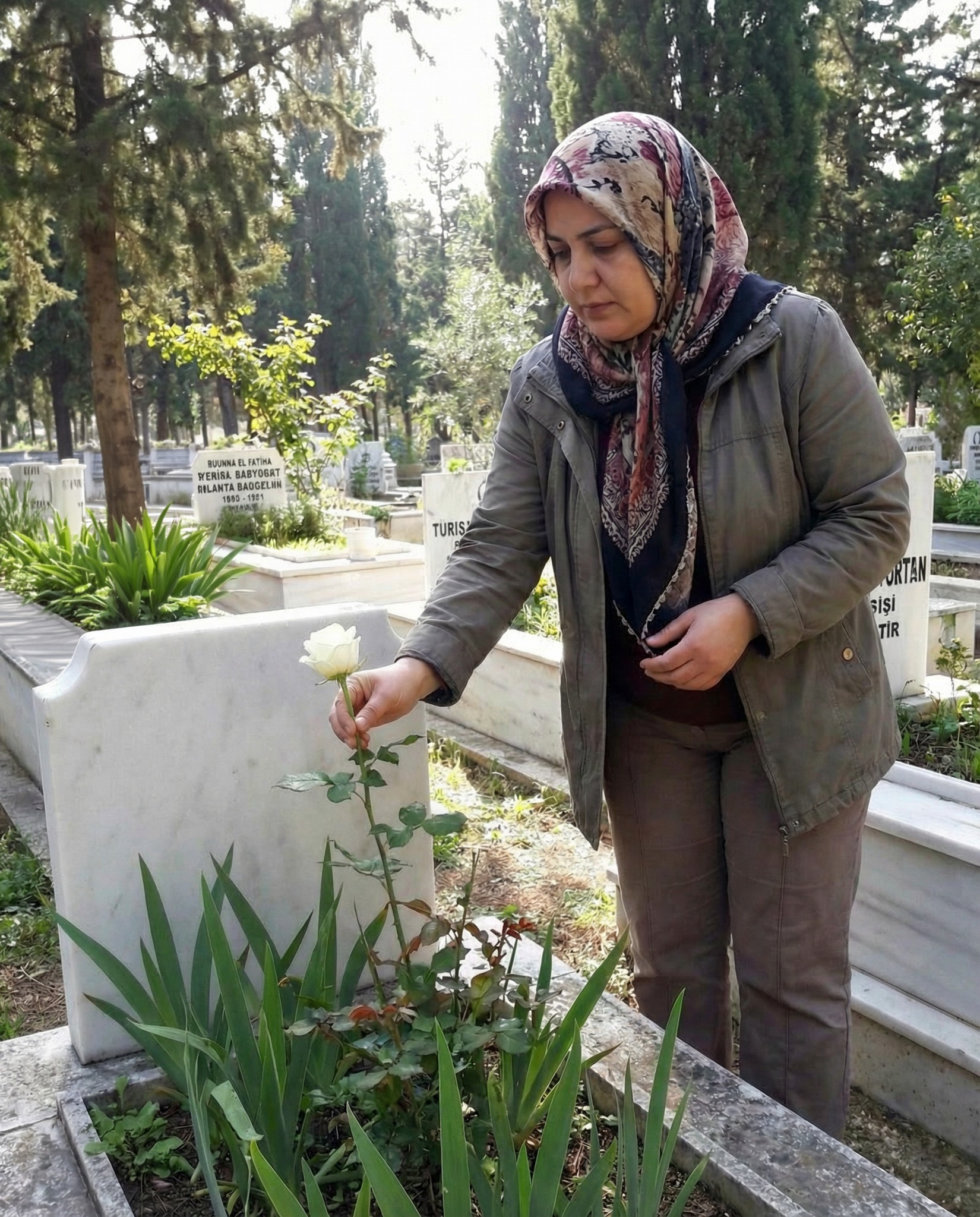 Hamile bir kadın kocasının mezarının yakınında bir cüzdan buldu - 2