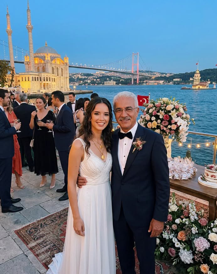 Arkadaşımın Zengin Dedesiyle Miras İçin Evlendim - 1