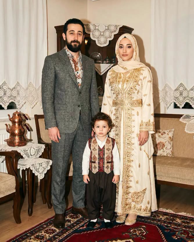 Bekar bir anneyle evlendiğim için annem beni reddetti - 1