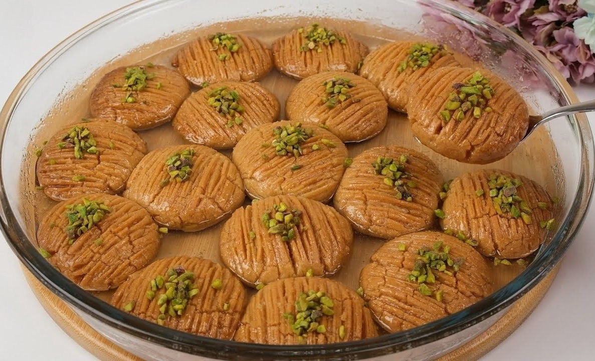 Baklavanın Yerini Alacak Ağızda Dağılan Şerbetini Tam Çeken Tatlı Tarifi - 4