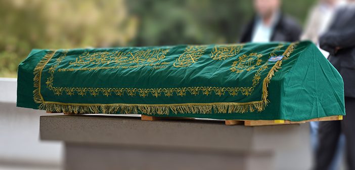 Eşimin cenazesinde, tabutun başında - 2