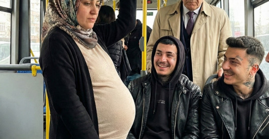 Otobüstekiler Hamile Kadına Yer Vermedi