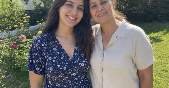 Annem ölmeden önce, kız kardeşimin tabutunun yanına