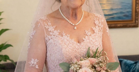 Gelinim, 60 Yaşımda Kendim İçin Diktiğim Pembe Gelinliği Küçümsedi