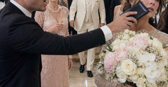 Lüks Restoranda Beni Aşağılayan Kocam