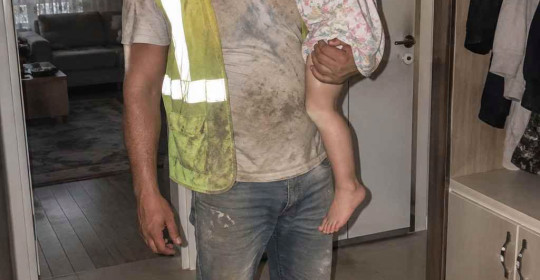 BABAM BENİ TEK BAŞINA BÜYÜTMEK İÇİN