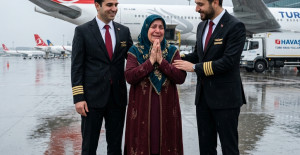 Bir okul öğretmeni olan Ayşe Yılmaz, yetim kalmış ikiz erkek çocukları evlat edinmişti.