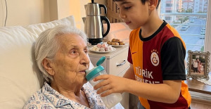 Küçük Bir Çocuk Hasta ve Yaşlı Komşusuna 3 Yıl Boyunca Baktı