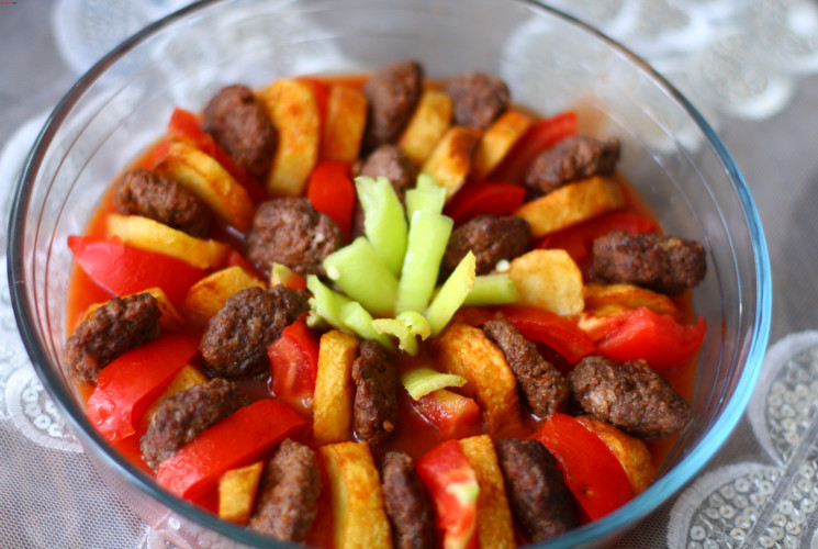 Fırında Sebzeli Köfte Tarifi 