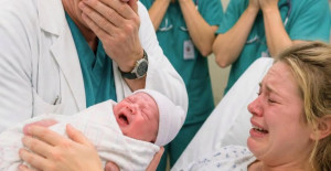Doğumda Bebeğimi Kucağına Alan Doktor Gözyaşlarına Boğuldu