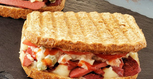 Ayvalık Tostu Tarifi