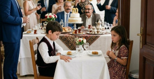 Kayınvalide, aile yemeğinin ortasında torunlarını en arka masaya gönderdi