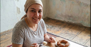 18 yıllık komşum Selma Ben kimsesiz dul bir kadınım