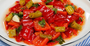 Yapımı Kolay Yağlı Kırmızı Biber Turşusu Tarifi