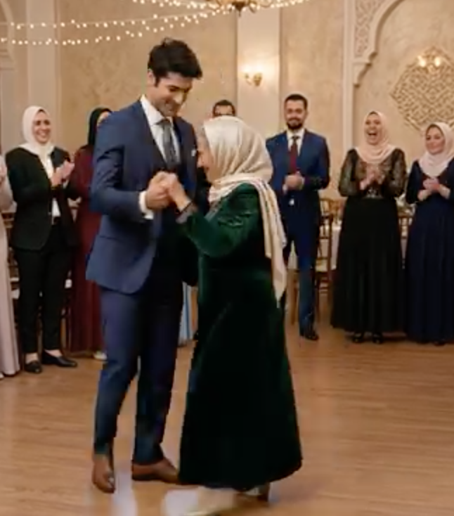 Sınıf arkadaşlarım, anneannemle mezuniyet balosuna gelip onu ilk dansa davet ettiğimde bana güldüler - 2