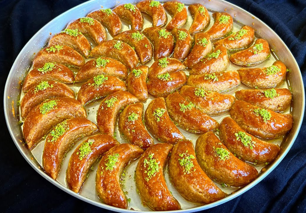 Çok Lezzetli Ay Tatlısı Tarifi - 4