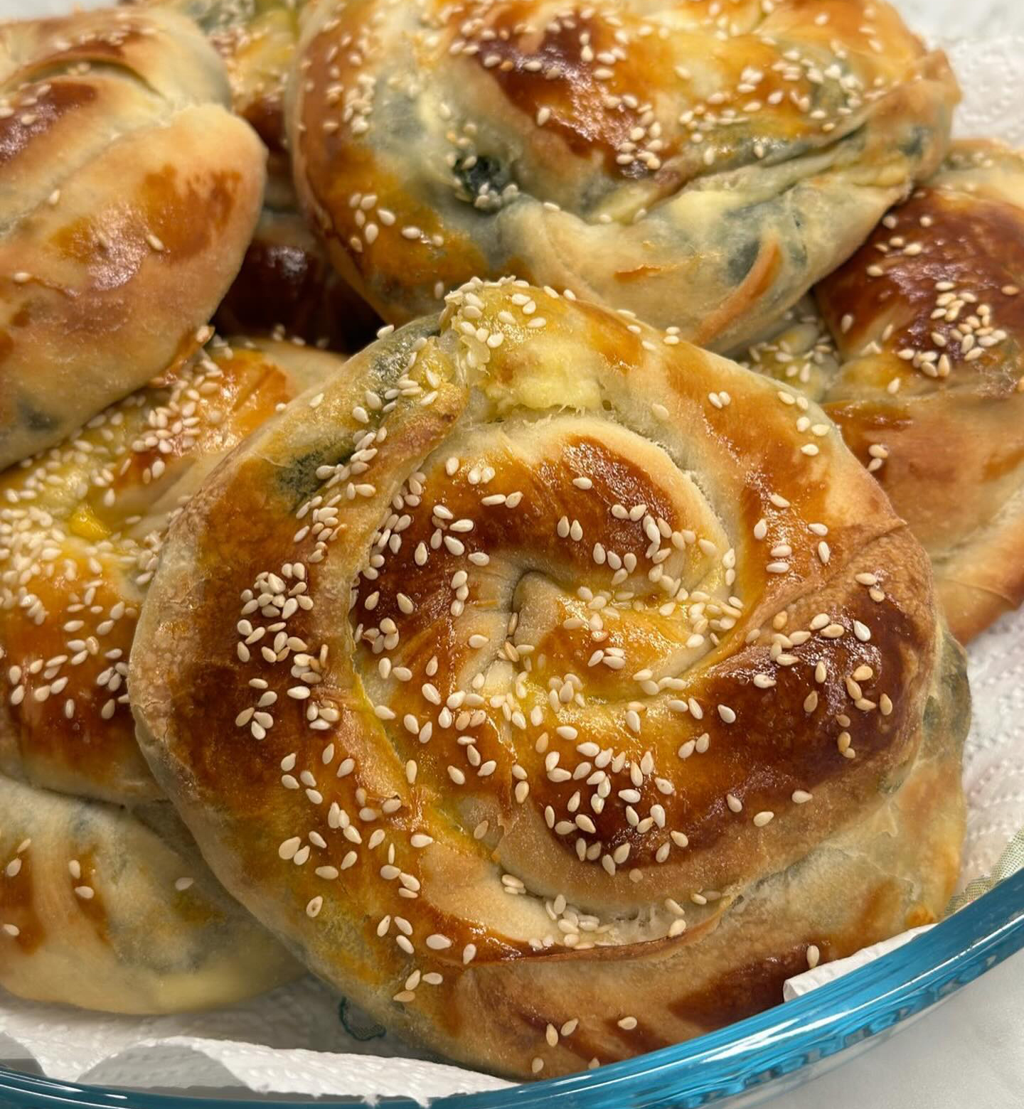 El Açması Yumuşacık Ispanaklı Gül Böreği Tarifi - 4