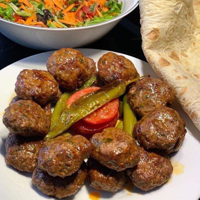 Mangal Lezzetinde Yumuşacık Köfte Tarifi - 3
