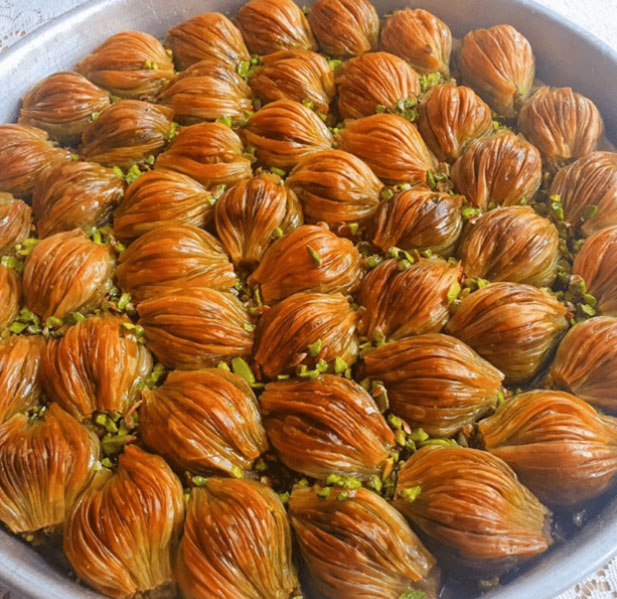 Fıstıklı Kaymaklı Midye Baklava Tarifi - 4
